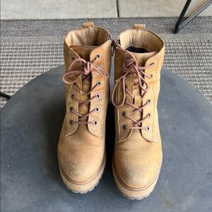 Taos Footwear Tan Leather Lace-Up Ankle Boots